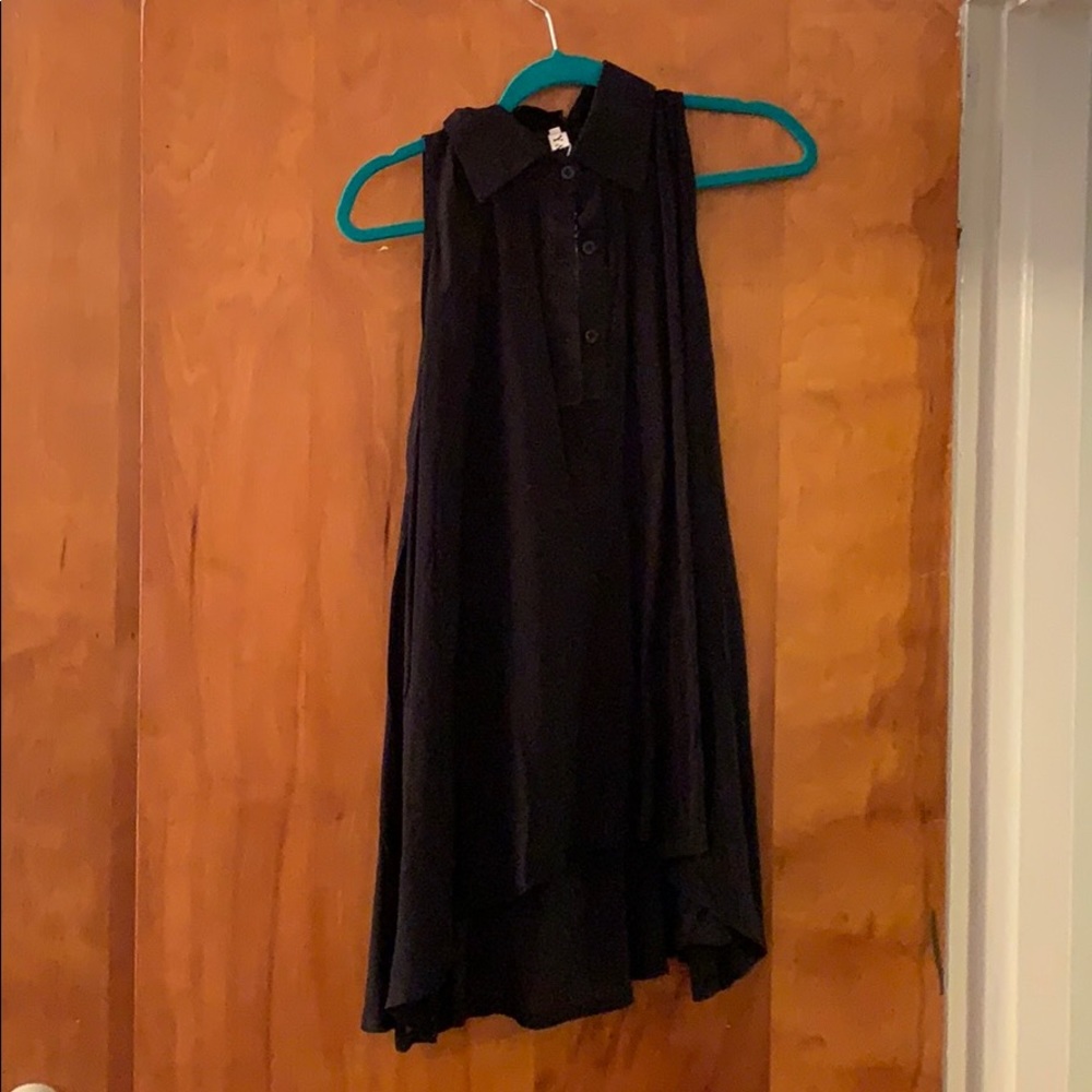 Sleeveless button up